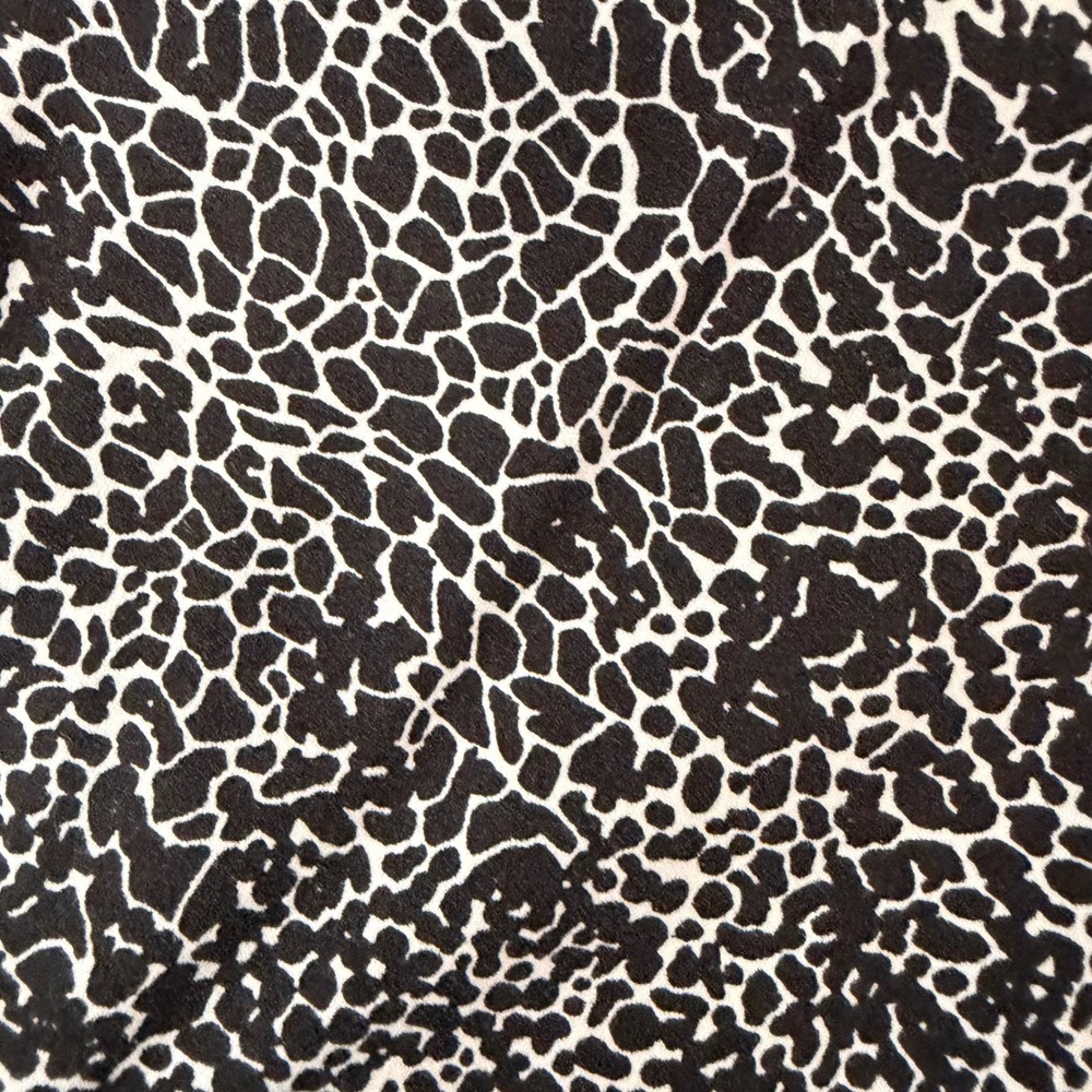 Lululemon In Movement Tight 25" Everluxe Leggings (8) Activewear Animal Print - Picture 2 of 14